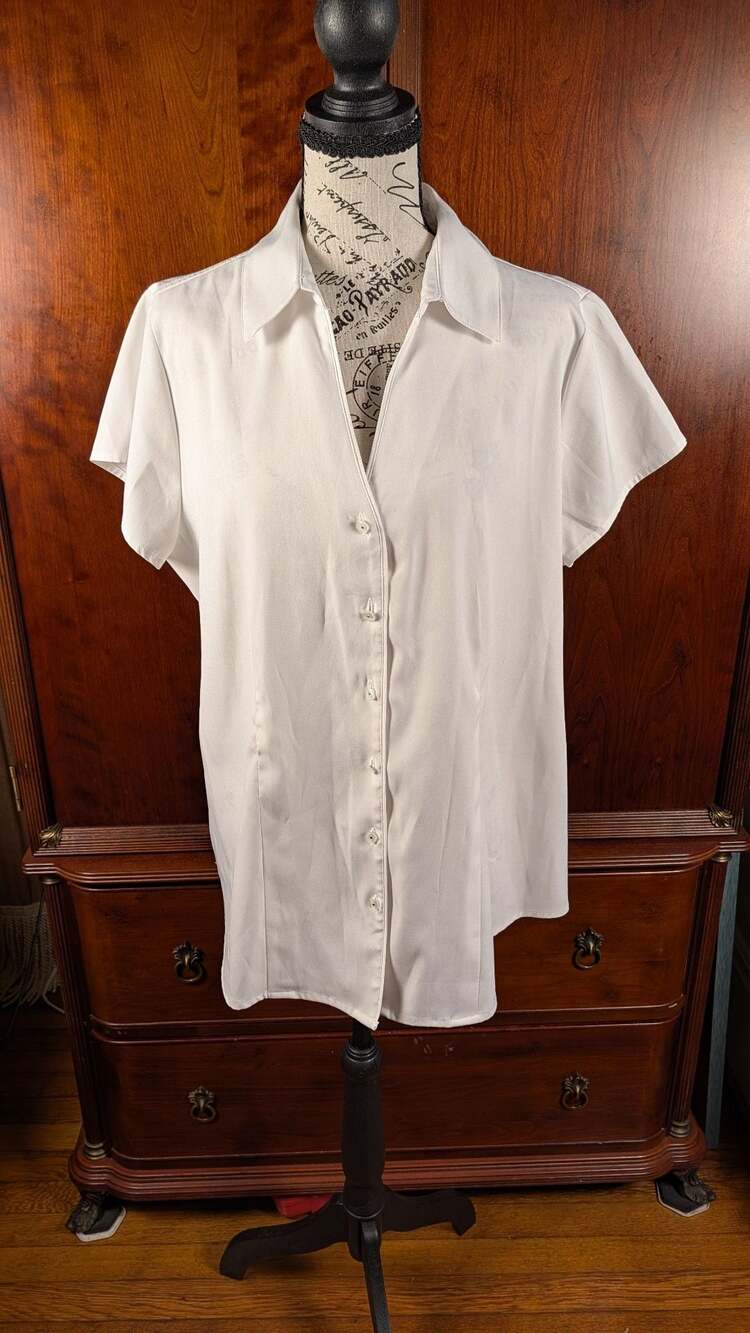 Cato Woman White Short Sleeve Button Up Shirt Size 14/16W